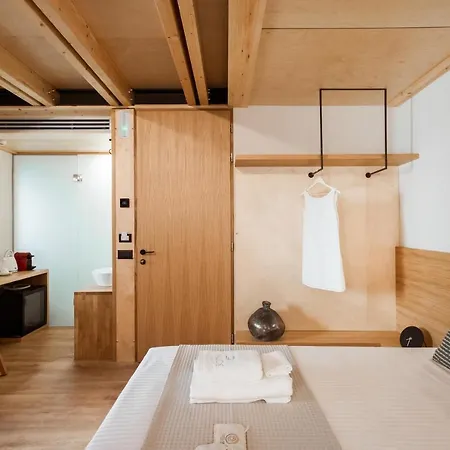 Thallos The Boutique