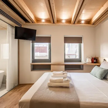 Thallos The Boutique *