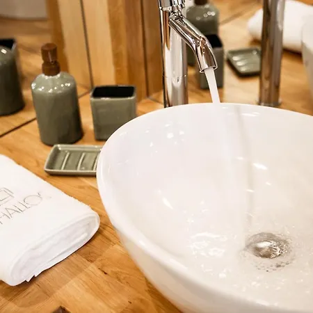 Thallos The Boutique