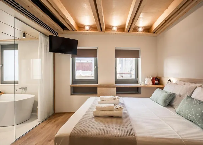 Thallos The Boutique *