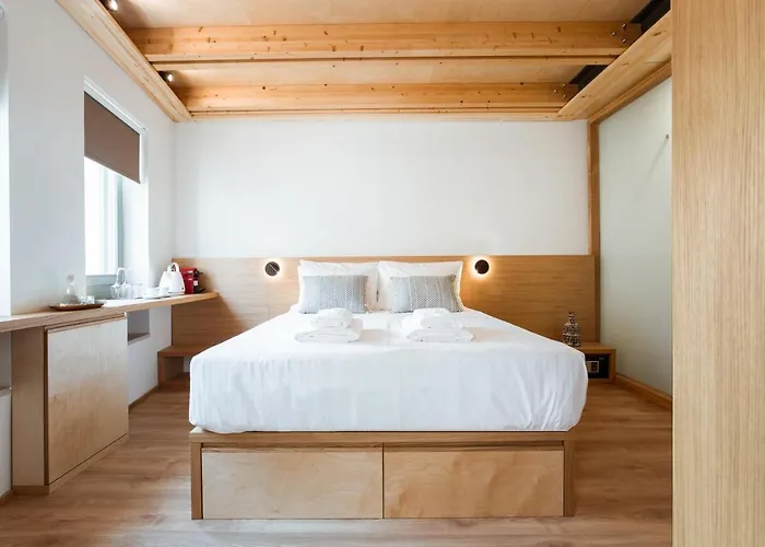 Thallos The Boutique