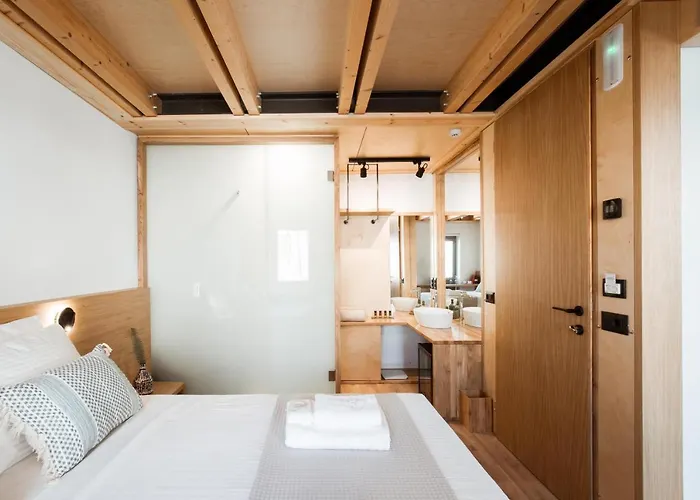 Thallos The Boutique *