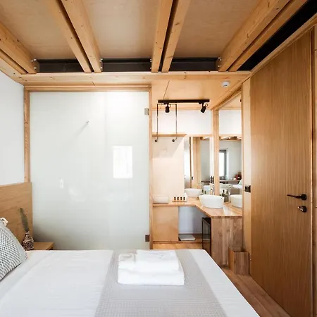 Thallos The Boutique *