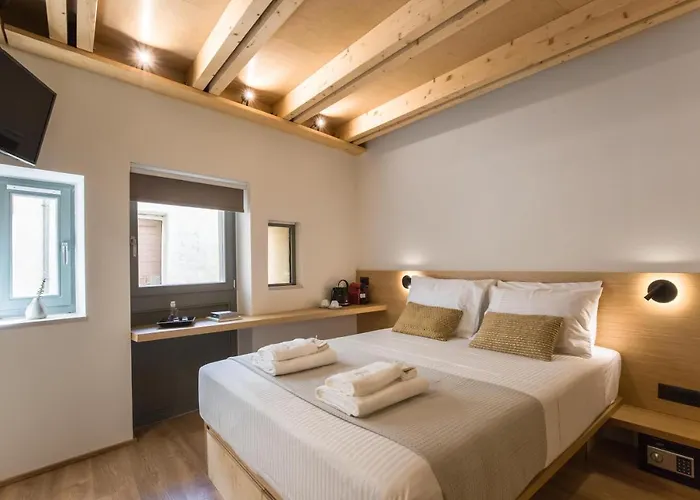 Thallos The Boutique